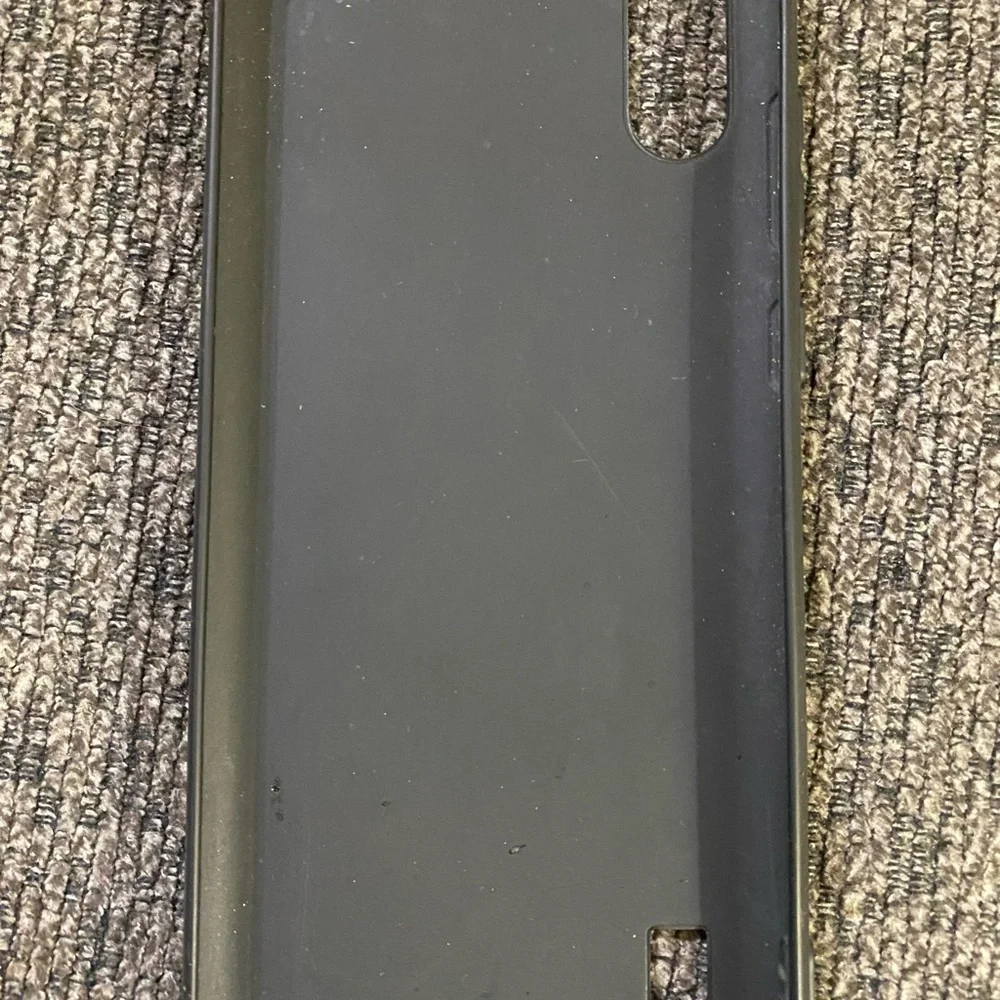 Red phone case. Quilted design.